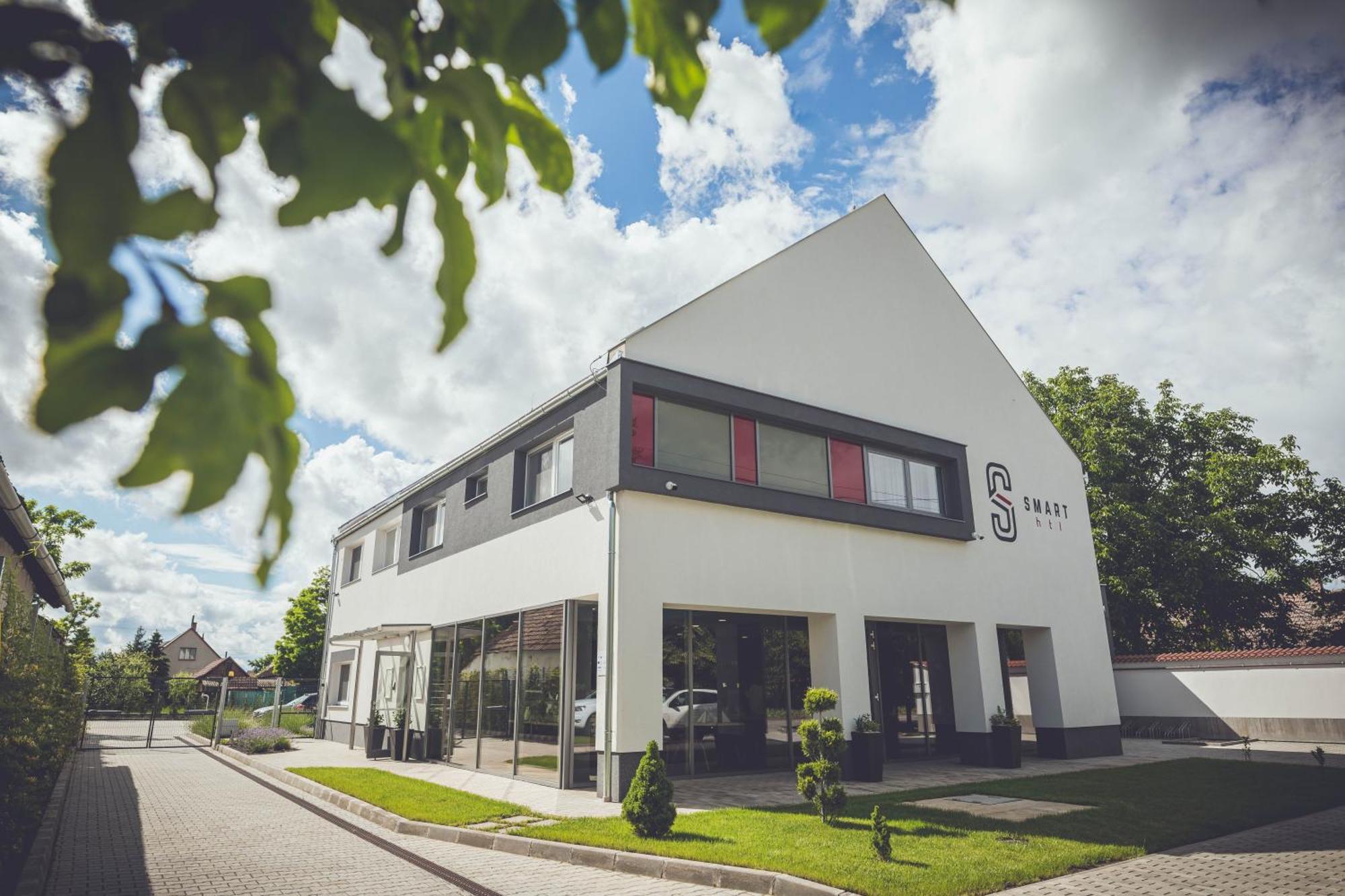 Smart Htl Hotel Korosladany Exterior photo